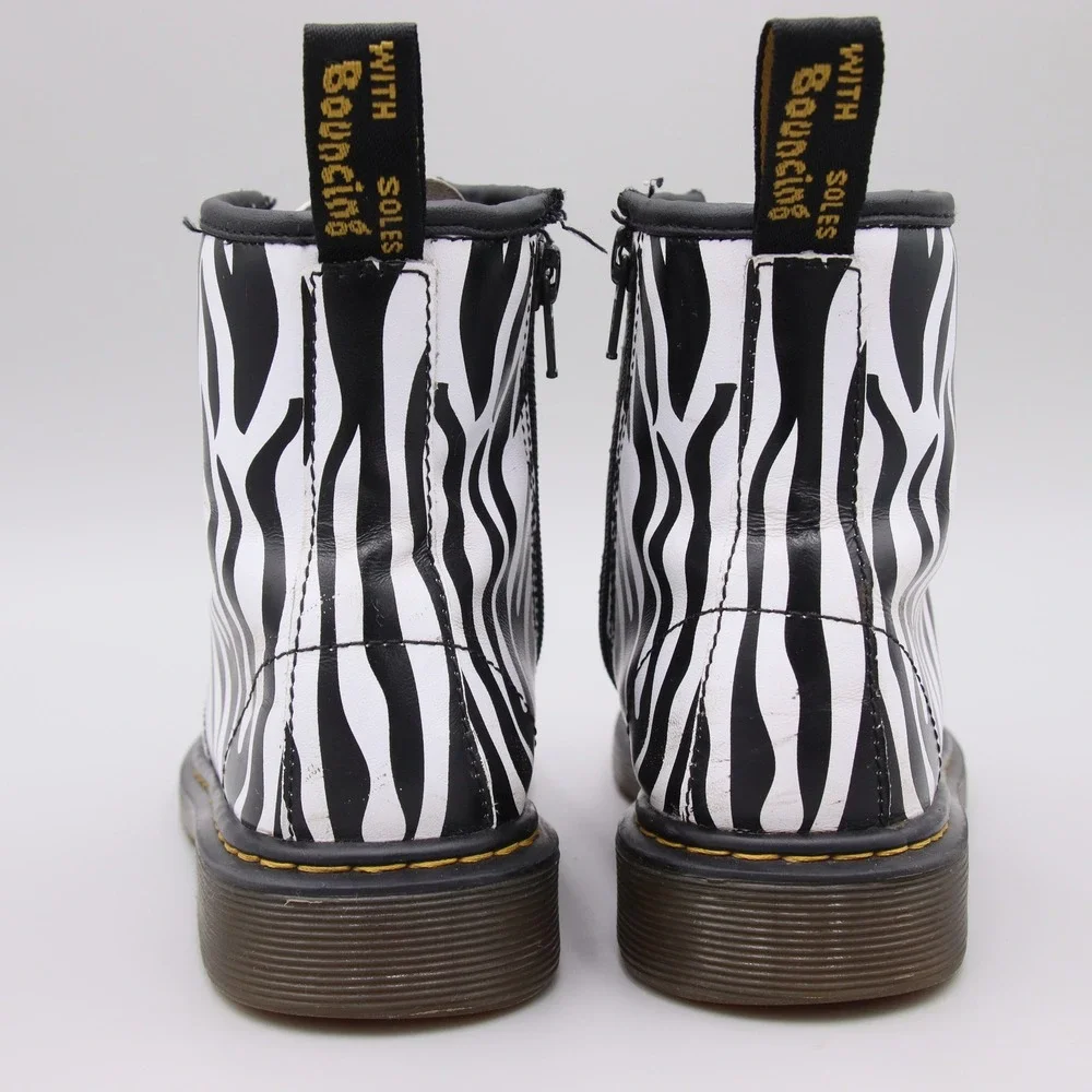Dr. Martens Delaney Youth Sz 3 US Zebra Print Ankle Boots Ankle Lace Up Side Zip